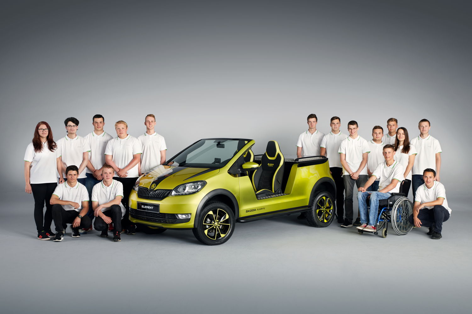 Following the three successful design studies from recent years, the students decided on an electric buggy that bears the name ŠKODA ELEMENT.