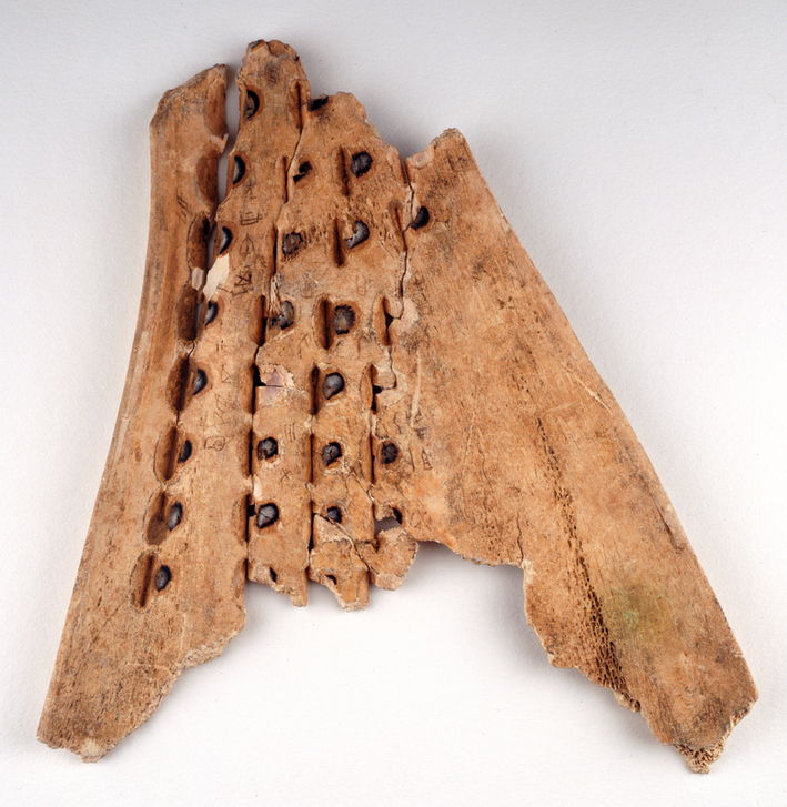 AKG5297290 Chinese Oracle bone © akg-images / British Library