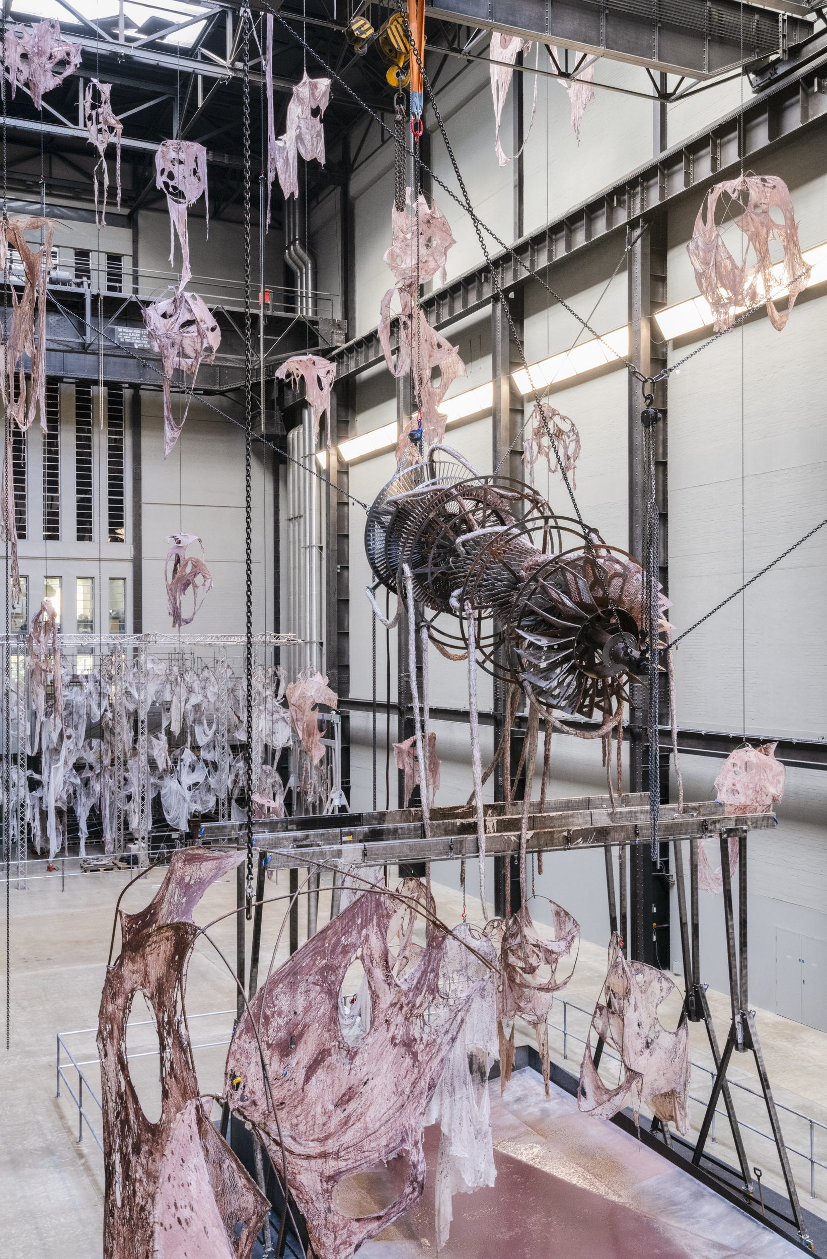 Hyundai Commission: Mir Lee: Open Wound, Vista de la instalación en el Tate Modern. Hyundai Commission: Mir Lee: Open Wound, Vista de la instalación en el Tate Modern.