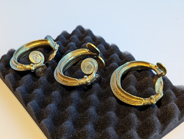 Flanders returns illegally excavated Celtic bracelets to Romania