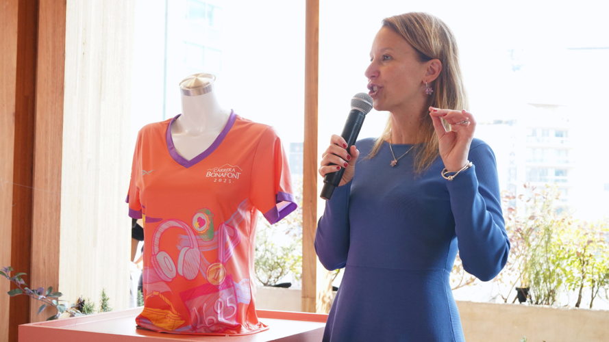 Revelación de la playera por Laura Rapino: VP de Marketing Danone México