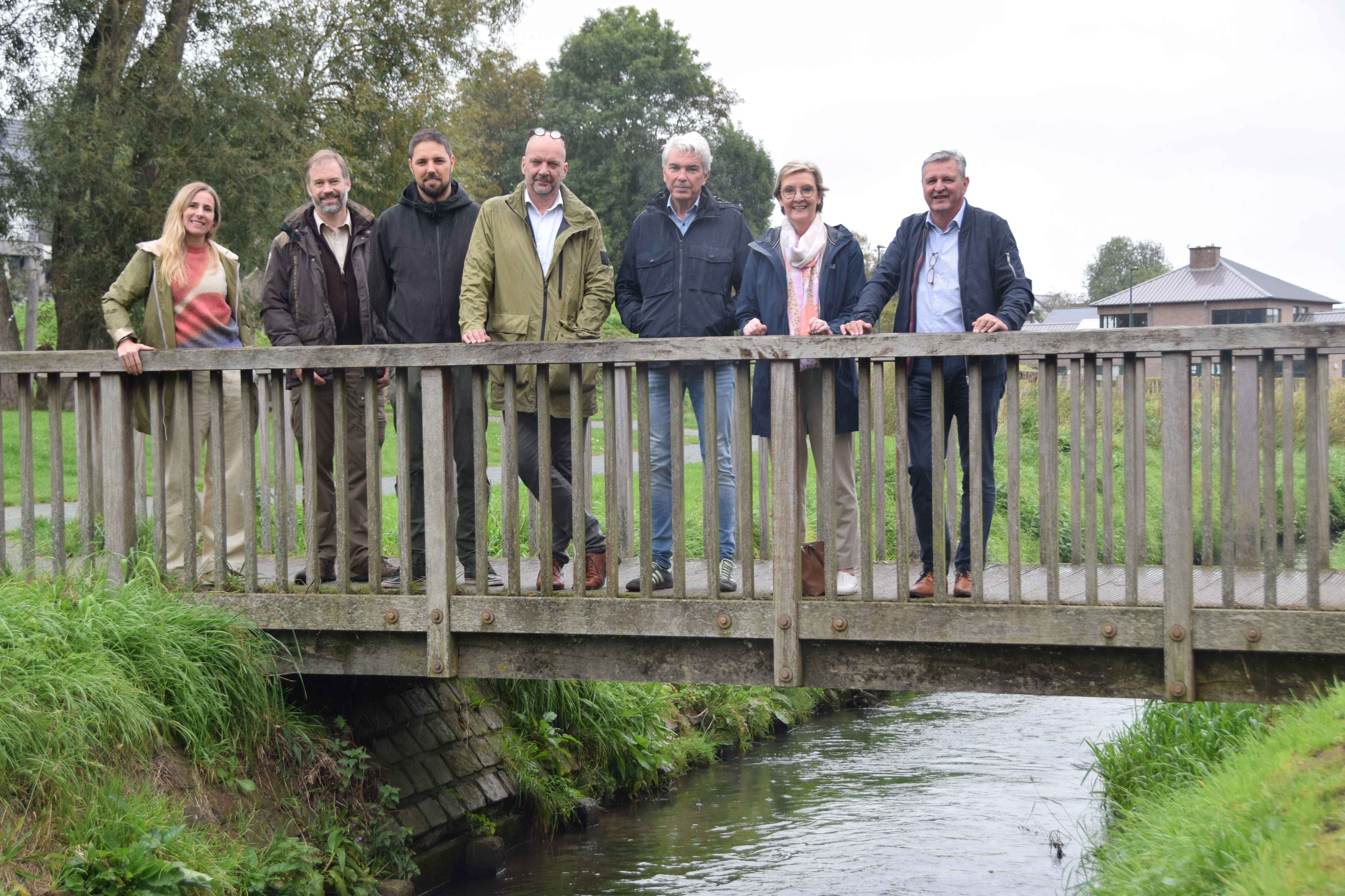 Vertegenwoordigers van de partners in het strategisch project Walden aan de Voer in Bertem. Ze kunnen drie jaar verder werken aan de ruimteprojecten in de Dijleregio.