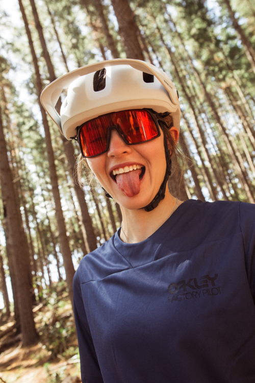 OAKLEY 2022 BIKE COLLECTION - MTB WOMEN'S KEY LOOK [SUTRO S] (1)