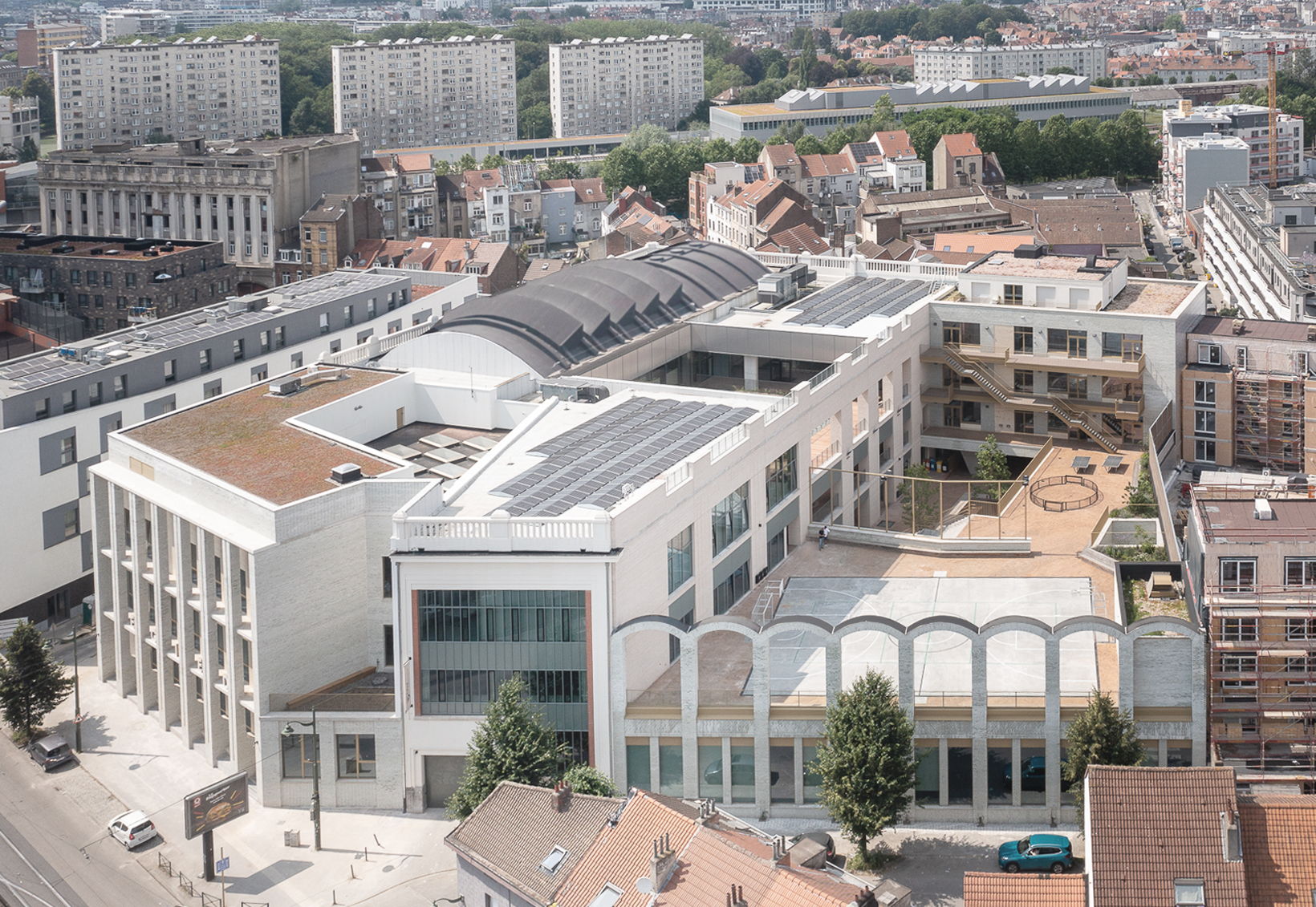 De Egied Van Broeckhovenschool in Molenbeek is de laureaat in de categorie ‘(Semi-)publiek Vastgoed’.