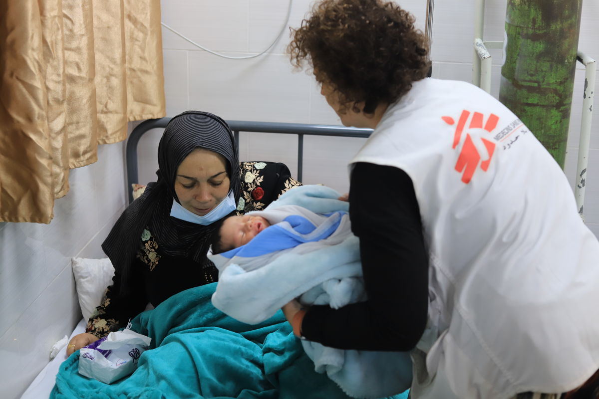 MSF midwife activity manager Rita Botelho de Costa checking on a newborn in the Emirati post-delivery ward supported by MSF. To reduce the risk of morbidity and mortality among mothers and newborns, MSF is supporting the Emirati hospital with postpartum care. An addition of 12 beds to the ward, allowing more patients to receive proper post-delivery monitoring. Photographer: Mariam Abu Dagga | 15/01/2024 | The Emirati Hospital, Rafah, South Gaza, Occupied Palestinian Territories