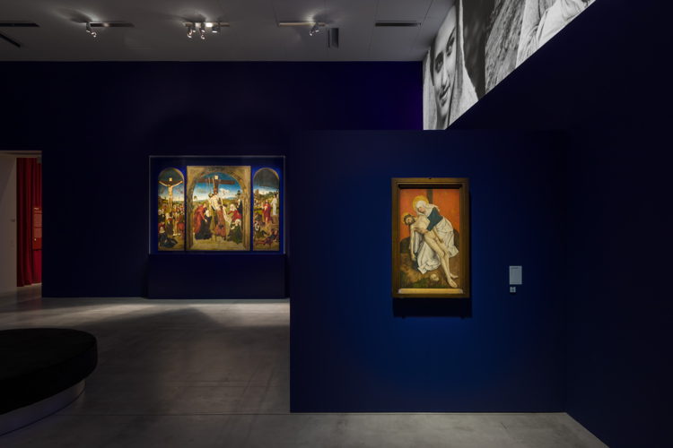 Zaalzicht expo DIERIC BOUTS. Beeldenmaker, 2023, M Leuven, foto: (c) Useful Art Services Zaalzicht expo DIERIC BOUTS. Beeldenmaker, 2023, M Leuven, foto: (c) Useful Art Services