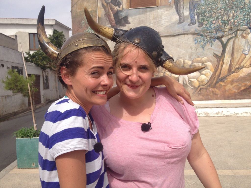 Aflevering 4: Sardinië - Ruth Beeckmans en Sarah Vangeel - Rob Vanoudenhoven en Marlène de Wouters (c) VRT