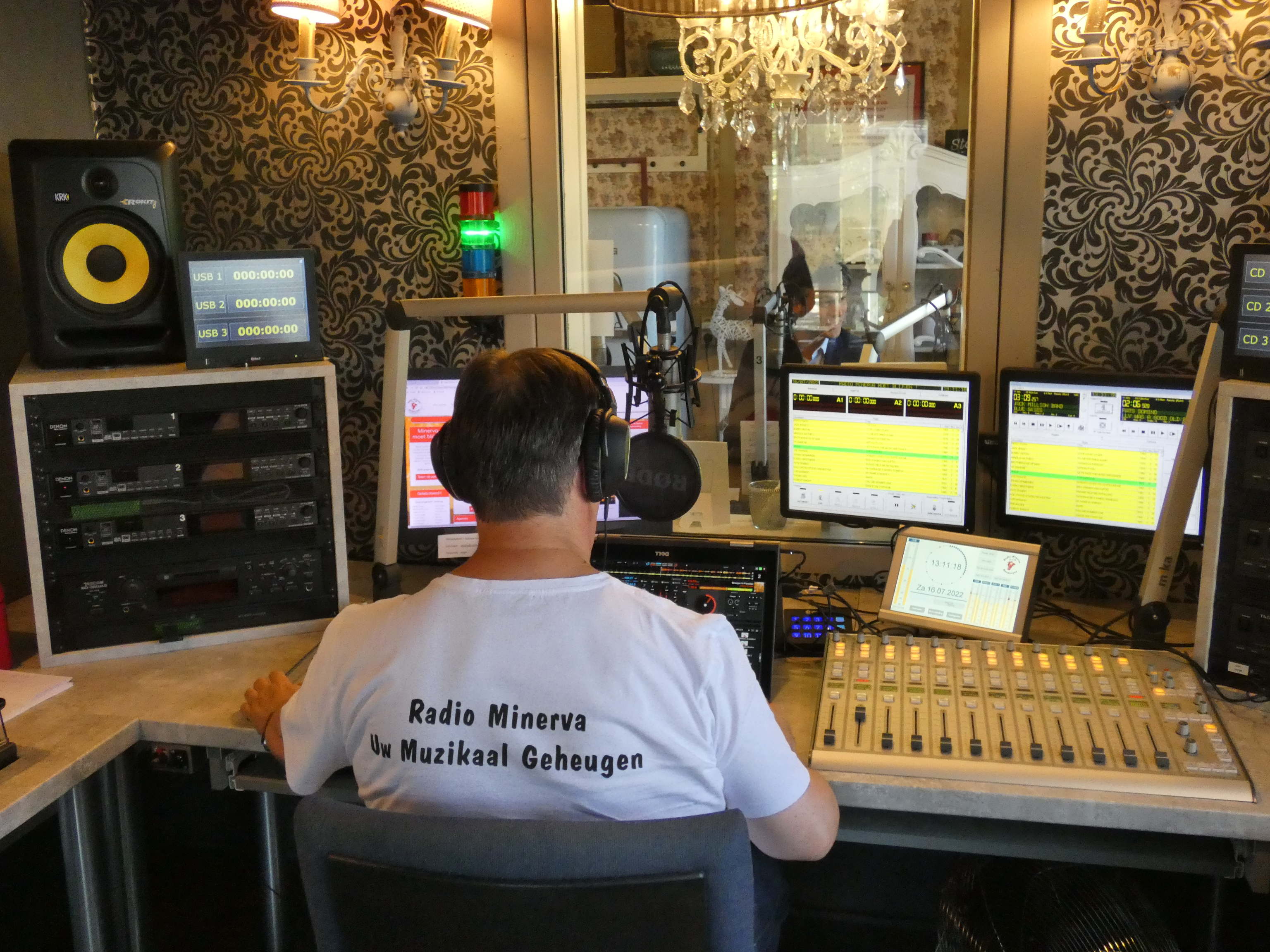Flemish government postpones FM radio switch-off