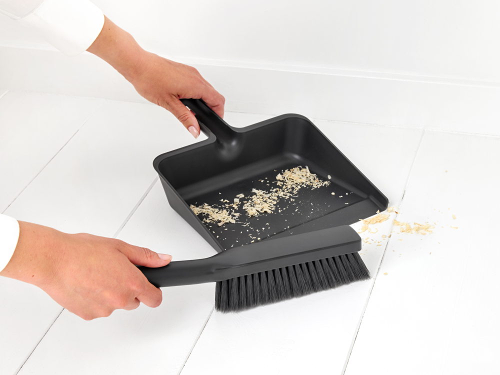 SinkSide Dustpan and Brush Set - Dark Grey - 8710755234163 Brabantia_6_NR-41263