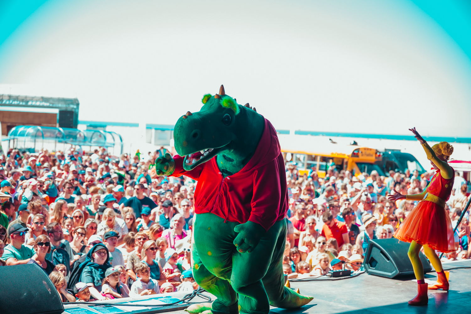 Kaatje en Kamiel tijdens de Ketnet Zomertour ​– © VRT