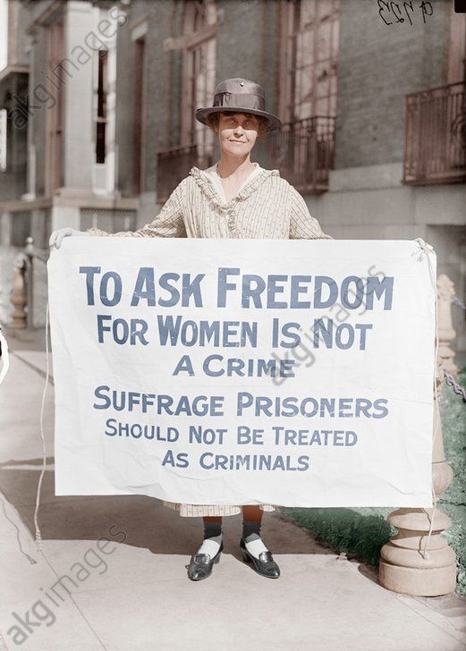 A Suffragette is demonstrating against the incarceration of women’s rights activists in Washington DC, 1917. AKG1046349