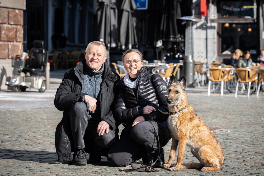 Straatvrijwilligers Raoul en Anne-Marie en hond Omelette ©stad Antwerpen