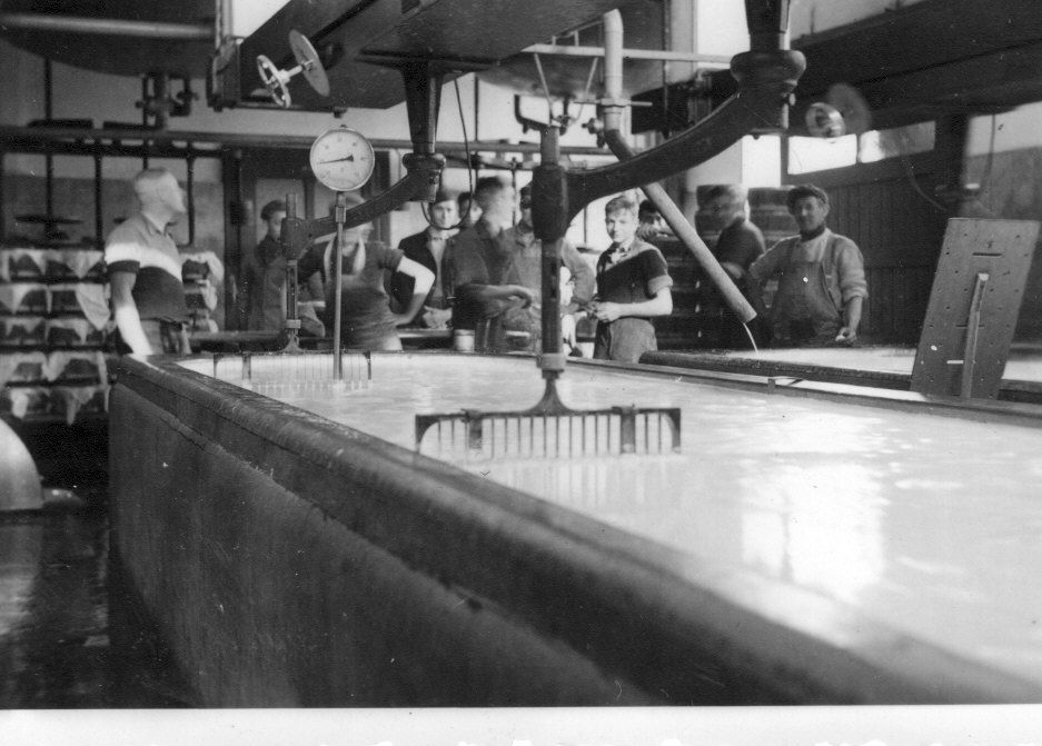 Prepation of cheese, 1942 (Photo: Heemkundige Kring, Moorslede)