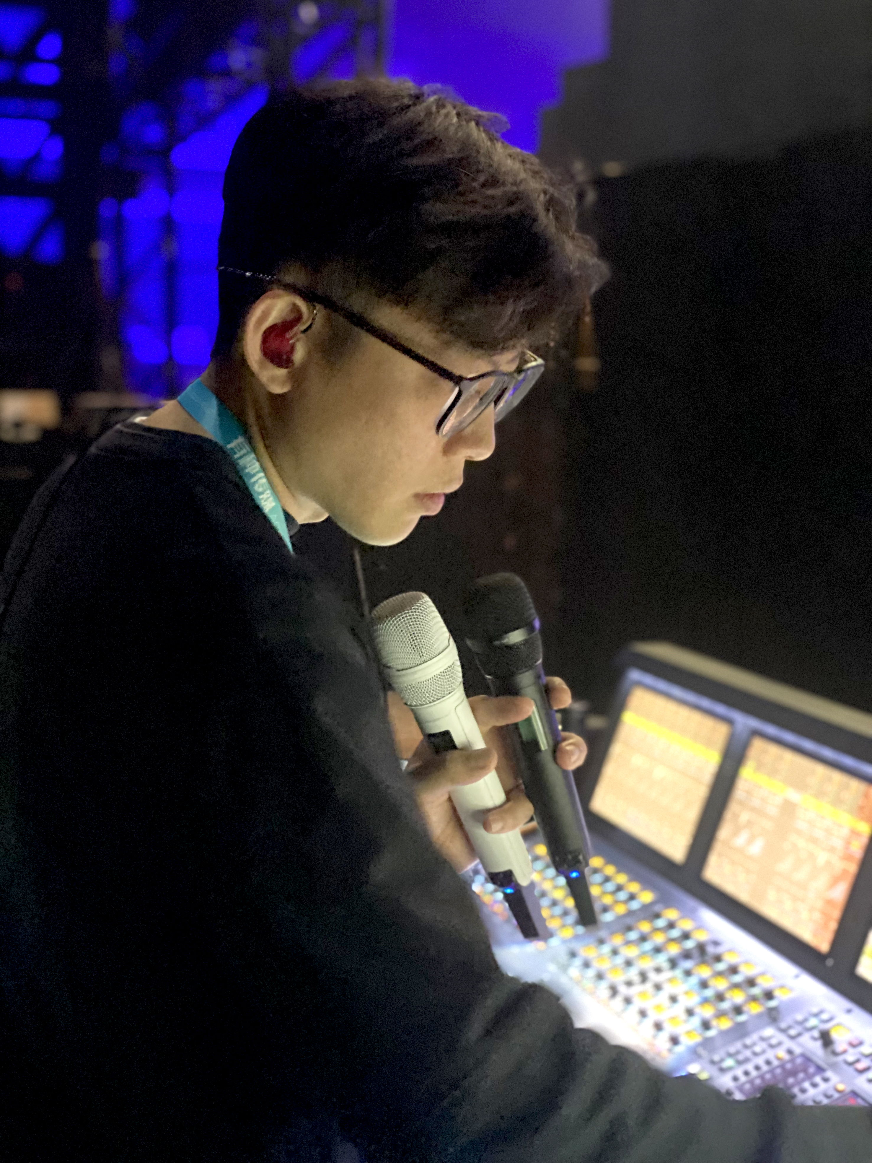 Monitor engineer Chen Qiyao (Yao) ran various Sennheiser capsules through their paces and decided in favour of the super-cardioid MM 445 high-rejection capsule