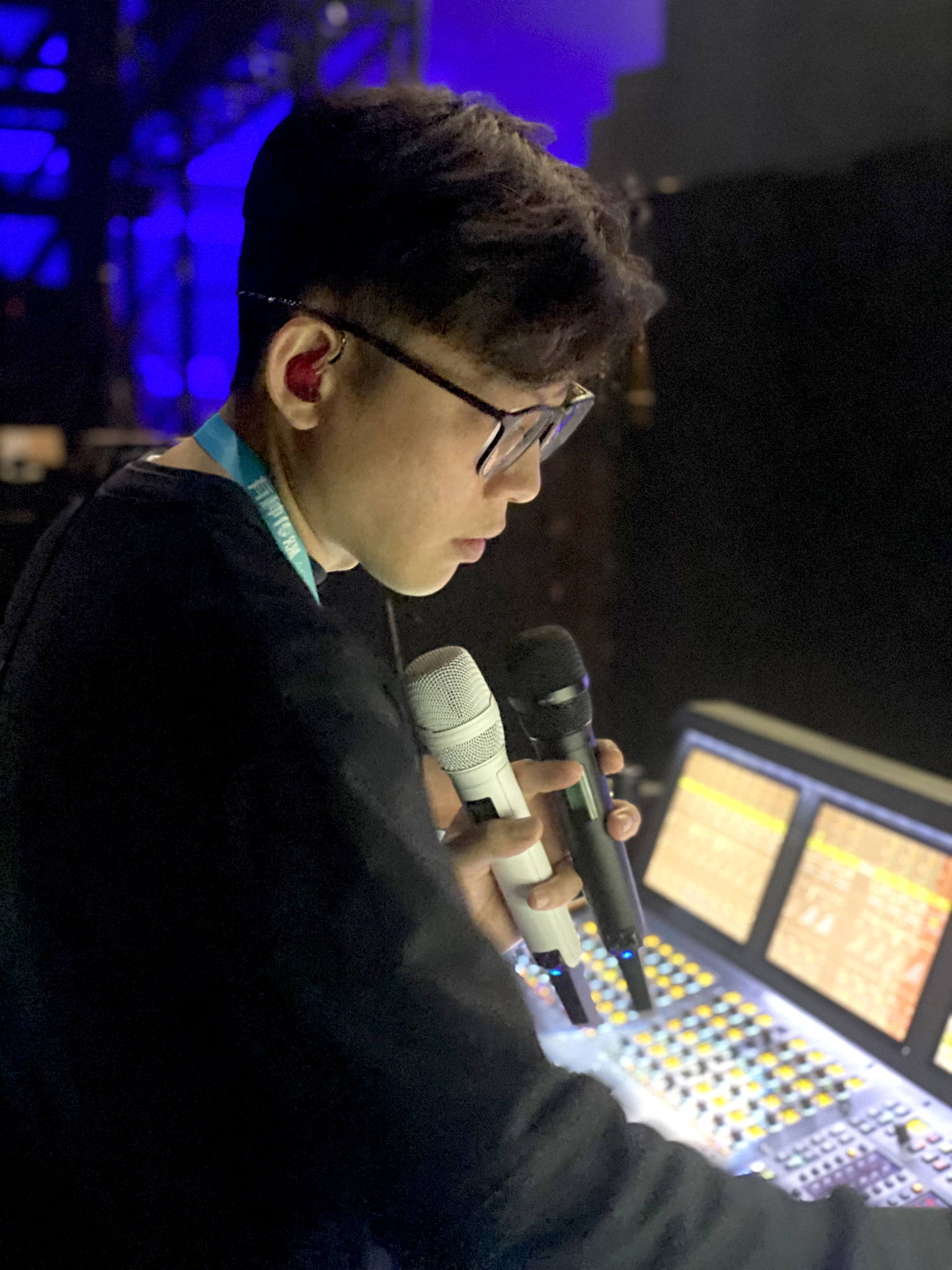 Monitor engineer Chen Qiyao (Yao) ran various Sennheiser capsules through their paces and decided in favour of the super-cardioid MM 445 high-rejection capsule Monitor engineer Chen Qiyao (Yao) ran various Sennheiser capsules through their paces and decided in favour of the super-cardioid MM 445 high-rejection capsule