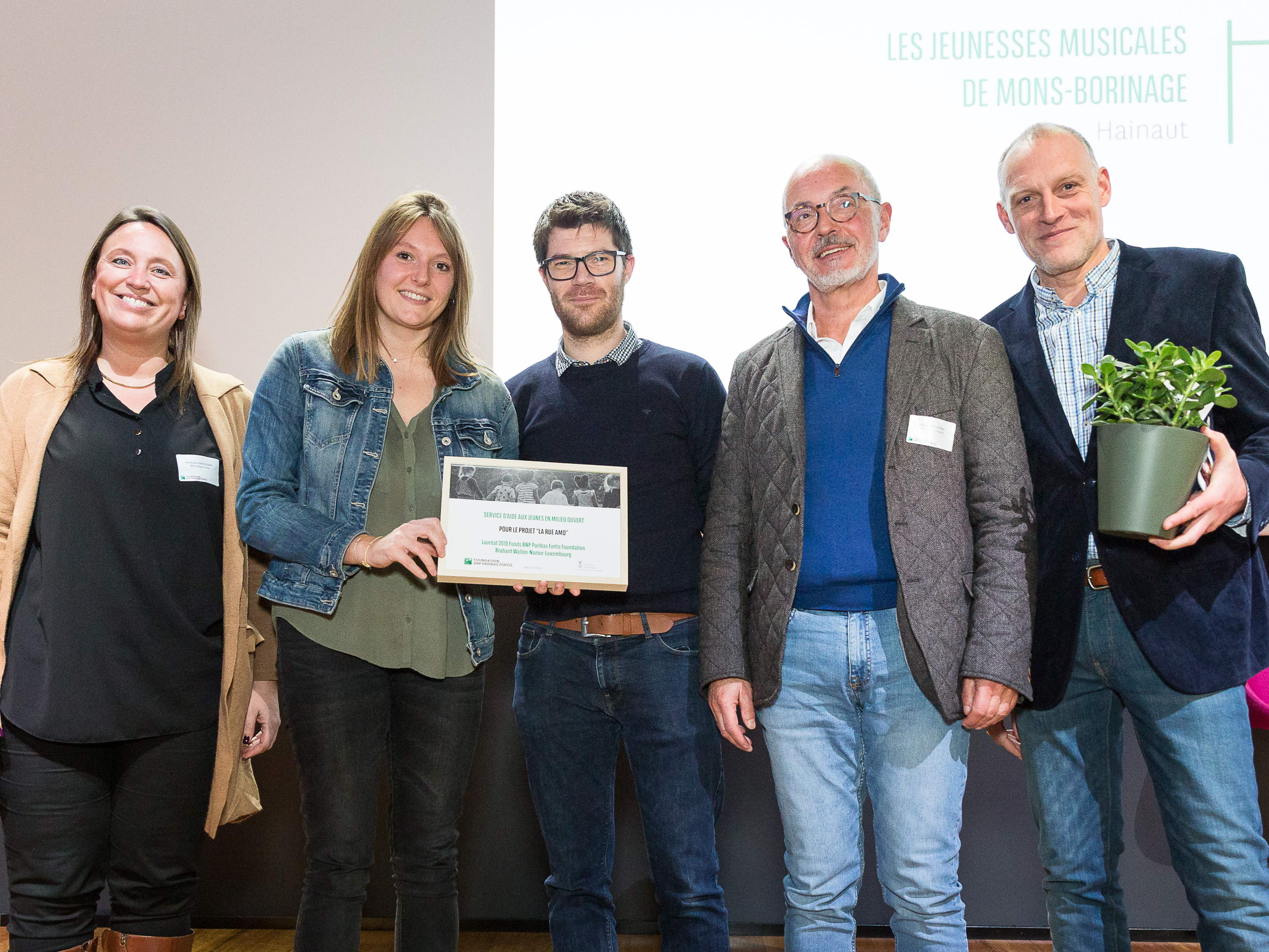 Le projet « La Rue AMO » du Service d’Aide à la Jeunesse en Milieu Ouvert en Wanalux récompensé par la Fondation BNP Paribas Fortis.