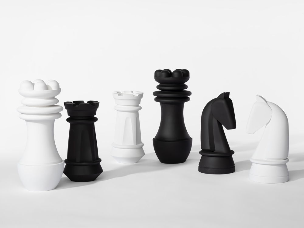 Moss & Lam Chess Pieces