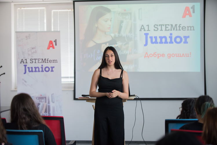 Официално започна менторската програма STEMfem Junior на А1 (участнички в програмата)