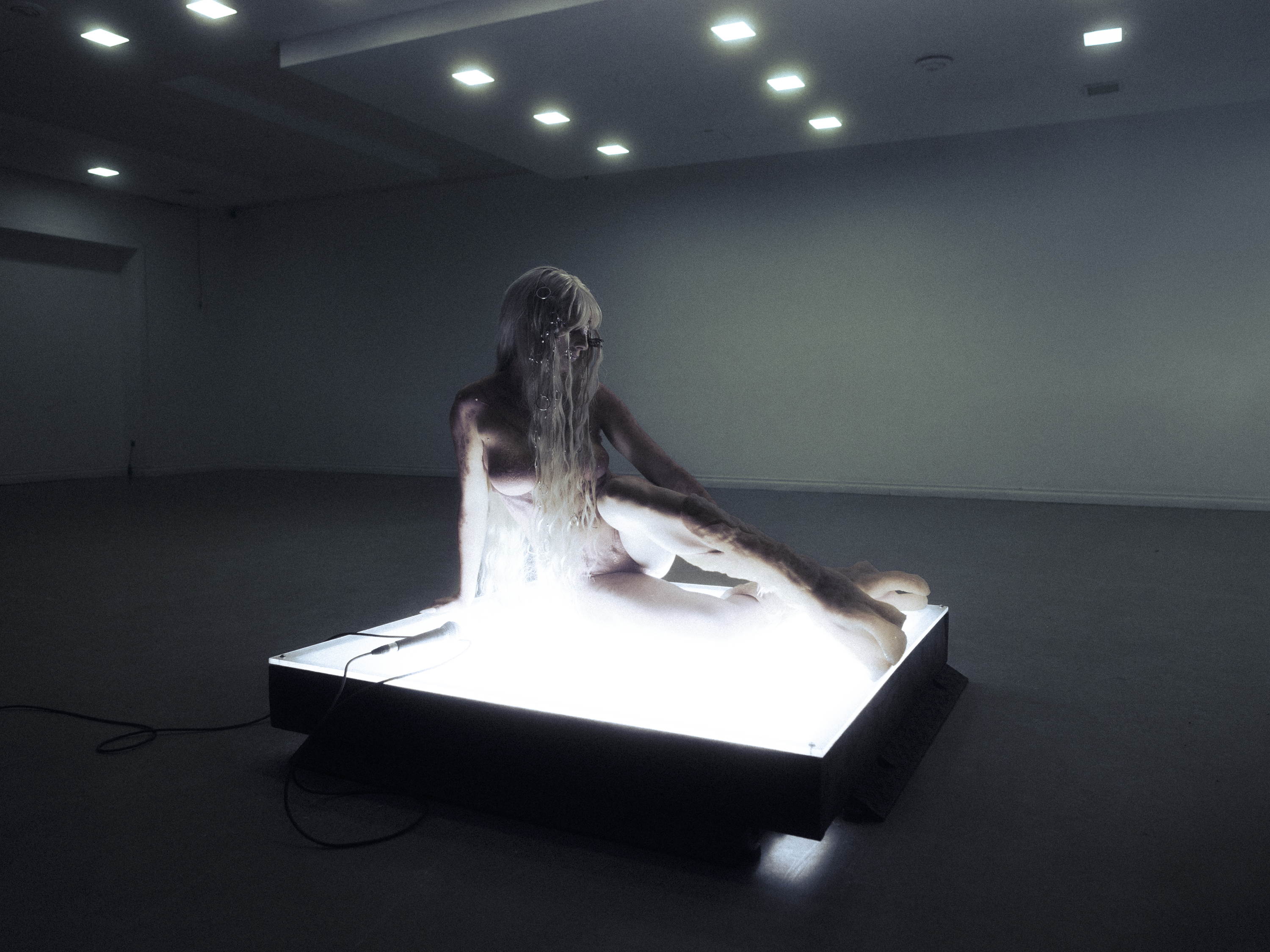 Virginie B entame la saison des festivals avec un clip combinant deux chansons d’Astral 2000