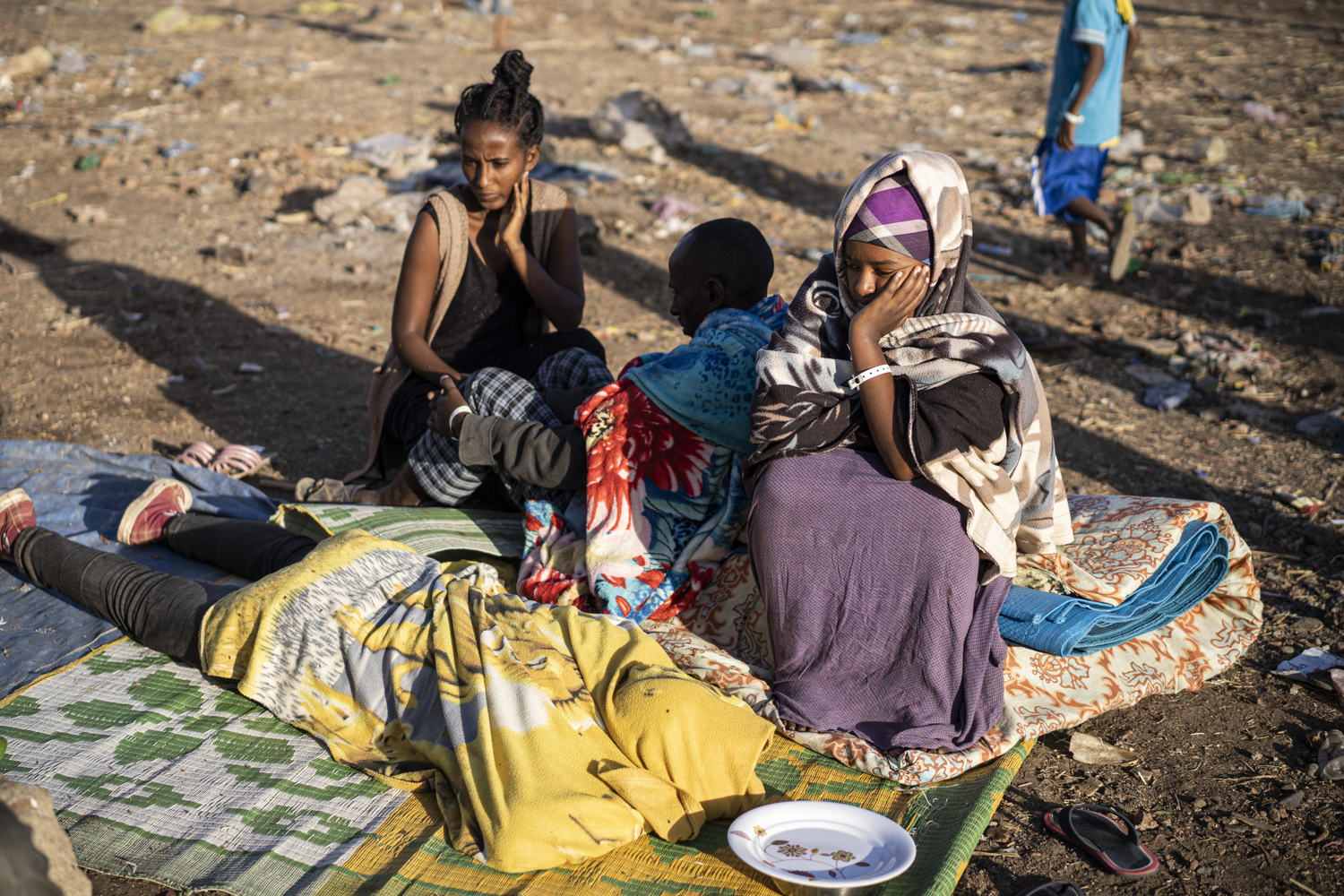 Hamdayet crossing point, Sudan, early morning. November 2020. This crowd walked miles from neighbouring Ethiopia to reach Sudan to escape the conflict in their region. Once registered people will be able to get a ticket to move to further south camp, in Um Rakuba. 23 November 2020, ©Olivier Jobard/MYOP