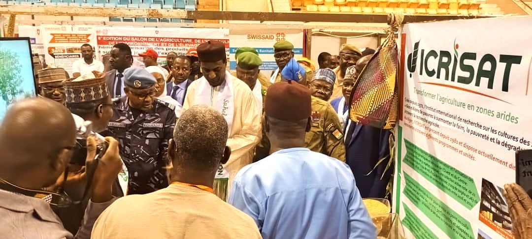 Nigerien Prime Minister and Minister of Agriculture Visit ICRISAT Exhibition at SAHEL 2025