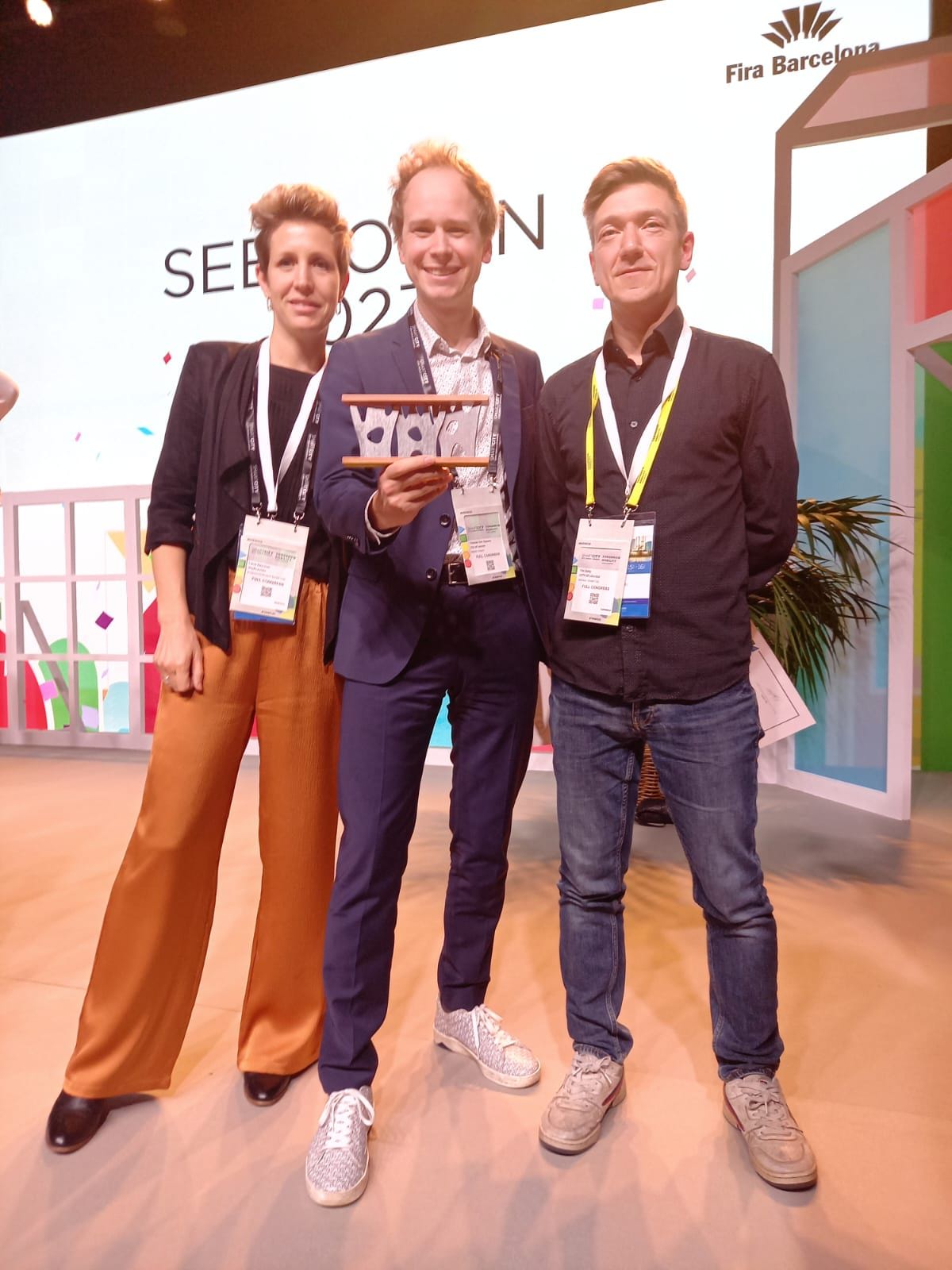 Lieve Heyrman, schepen Thomas Van Oppens en Tim Guily op de World Smart City Awards 2022