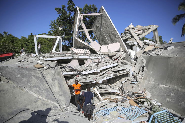 Haiti Earthquake: Photo by Joseph Odelyn / AP