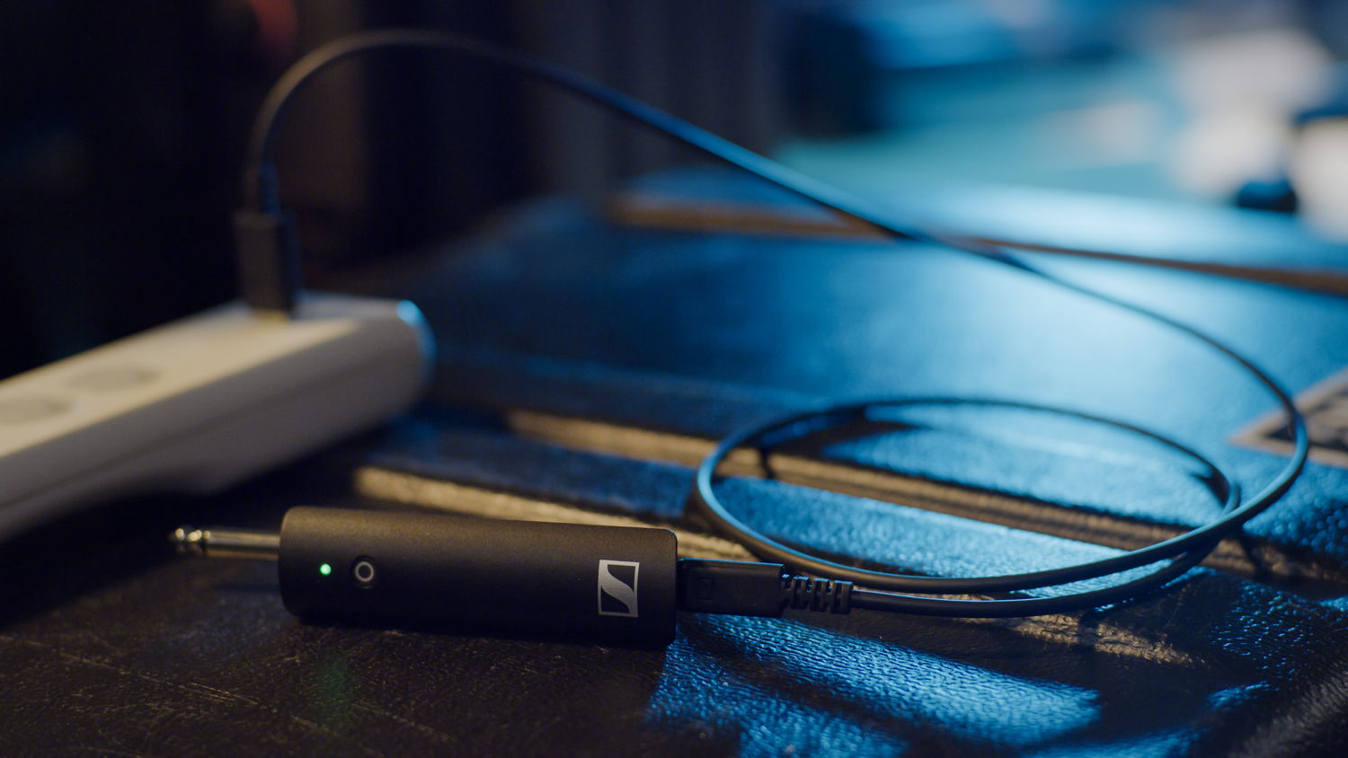 XSW-D lässt sich einfach per USB aufladen 