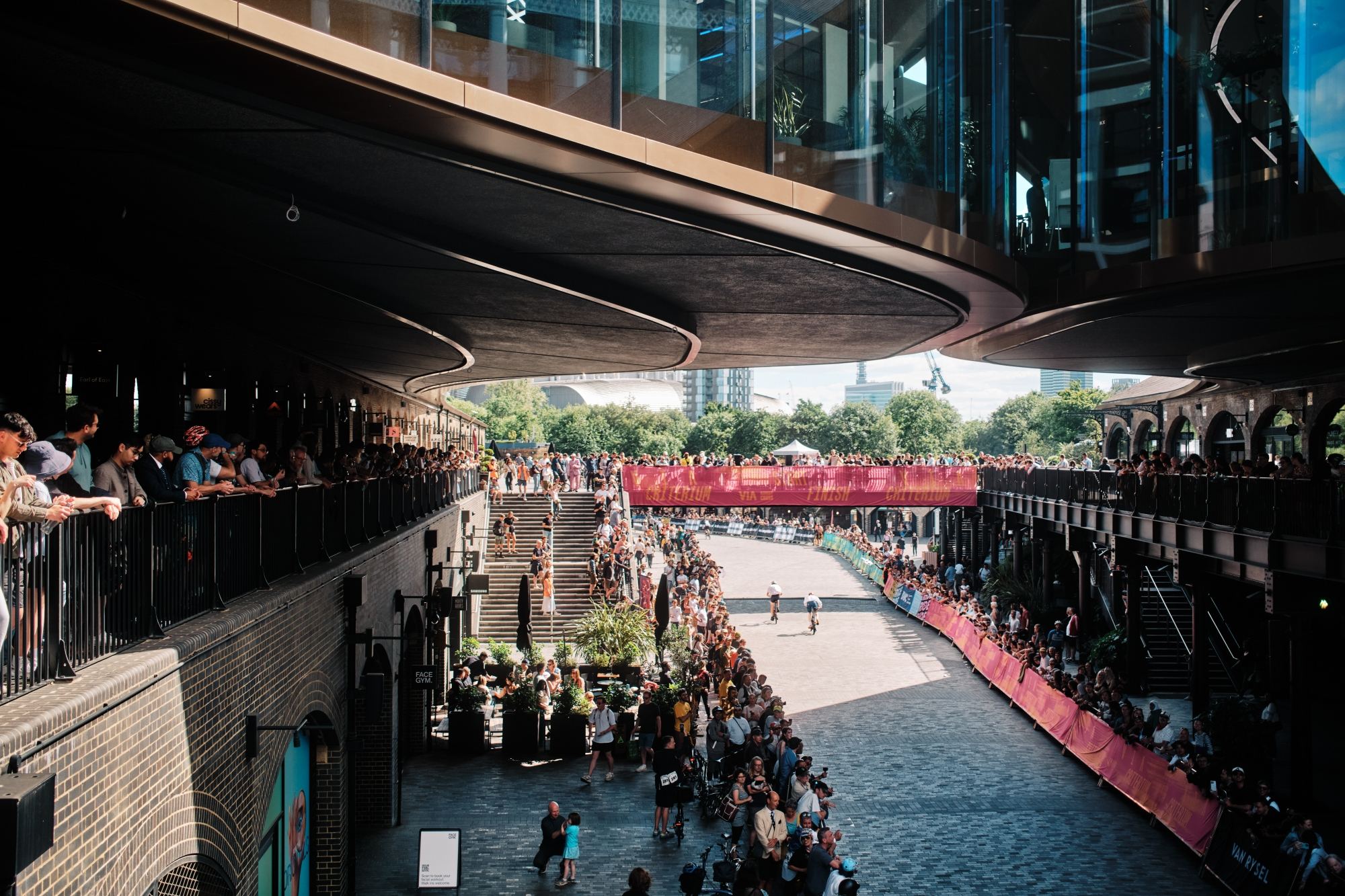 londoncyclefestival & VIA CRITERIUM brings bike racing back to the capital with hugely successful weekend of cycling
