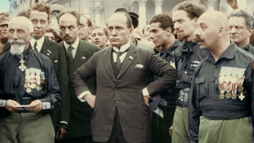 Mussolini tijdens de mars op Rome (1922) - (c) Luce