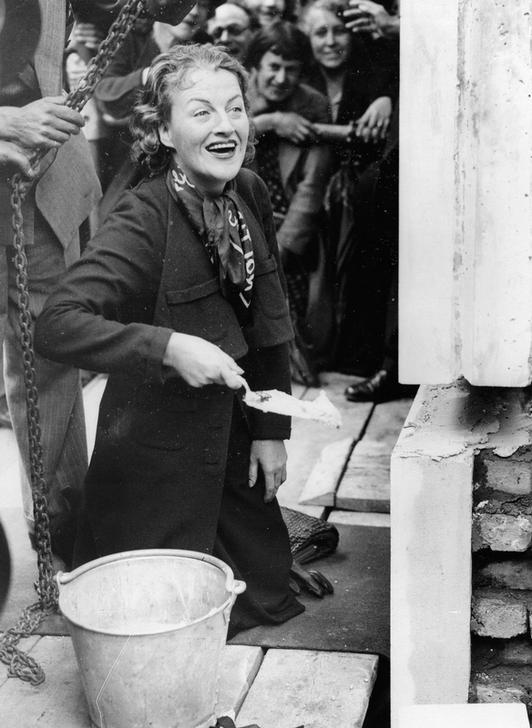 AKG2044029 Gracie Fields ©akg-images / brandstaetter images / Austrian Archives (S)