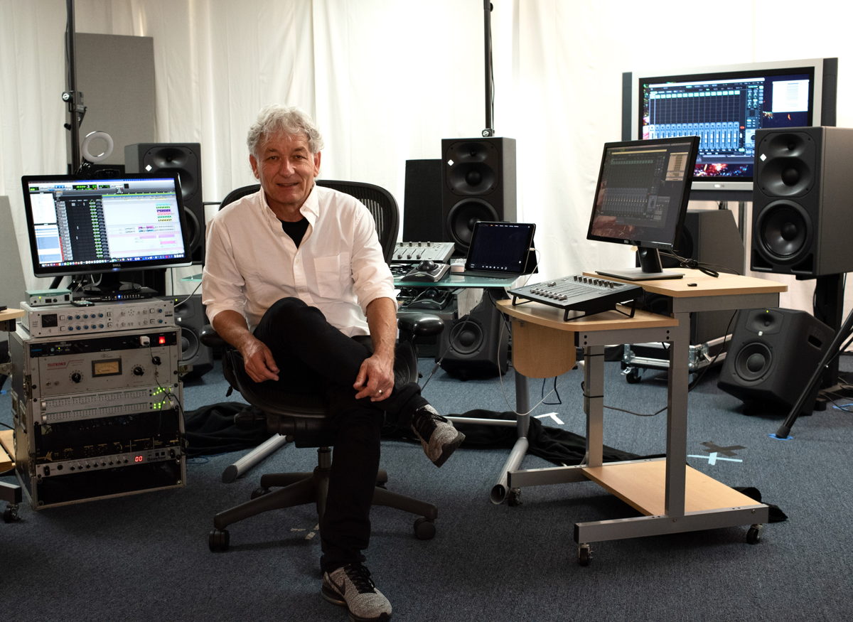 Herbert Waltl in den neu gestalteten mediaHyperium Studios