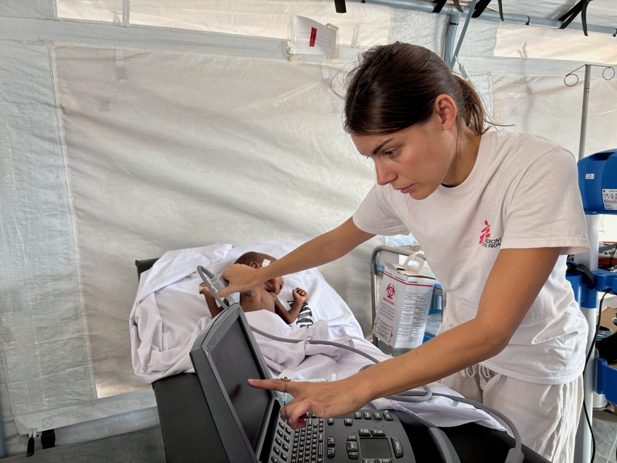 "Recibimos muchos niños con desnutrición aguda y adultos con heridas de bala, por torturas o bombardeos"