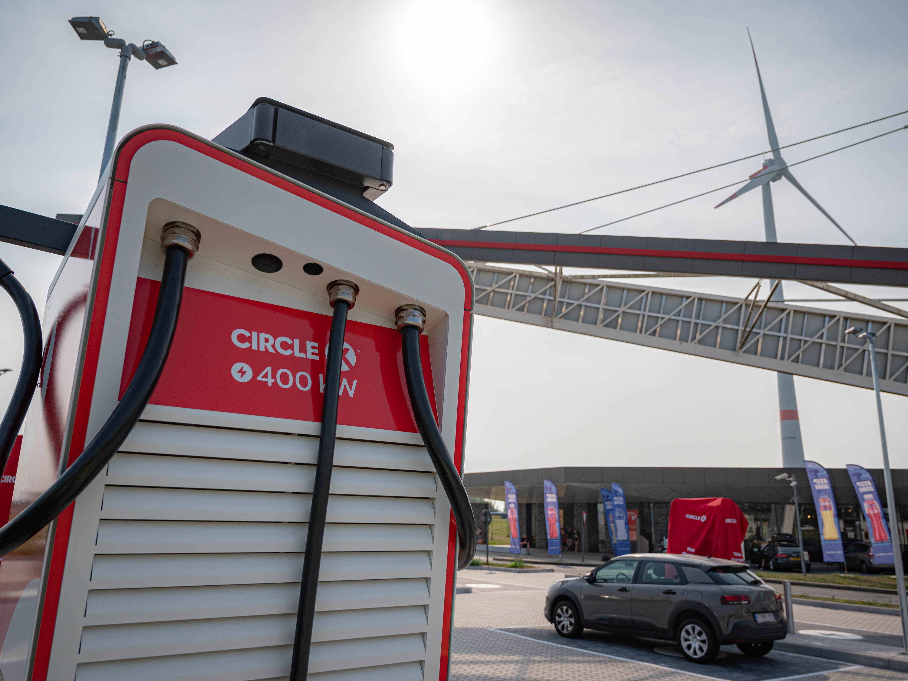 Fluvius strengthens electricity grid for additional fast chargers along E17 in Kalken