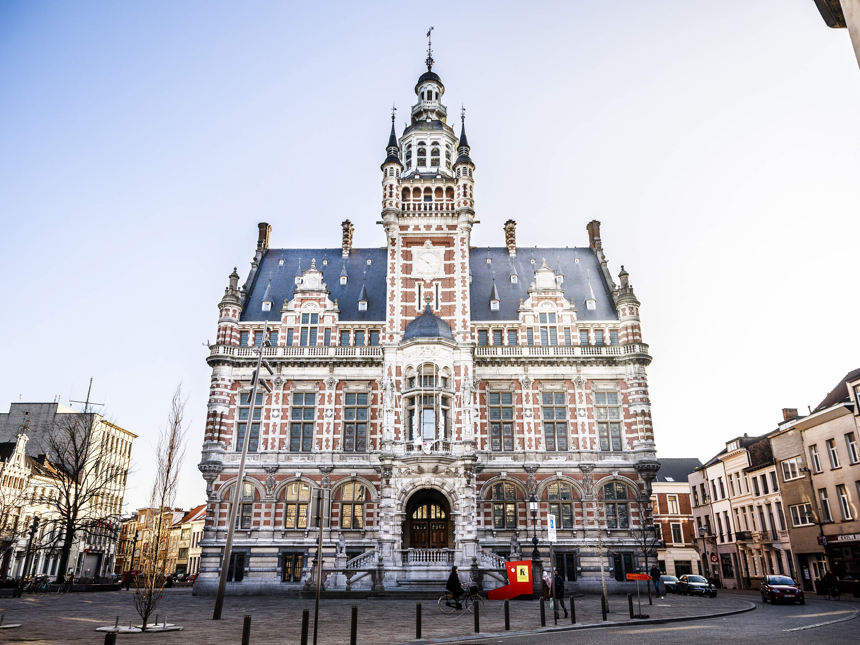 Persuitnodiging: installatievergadering districtsraad en districtscollege Borgerhout op maandag 6 januari