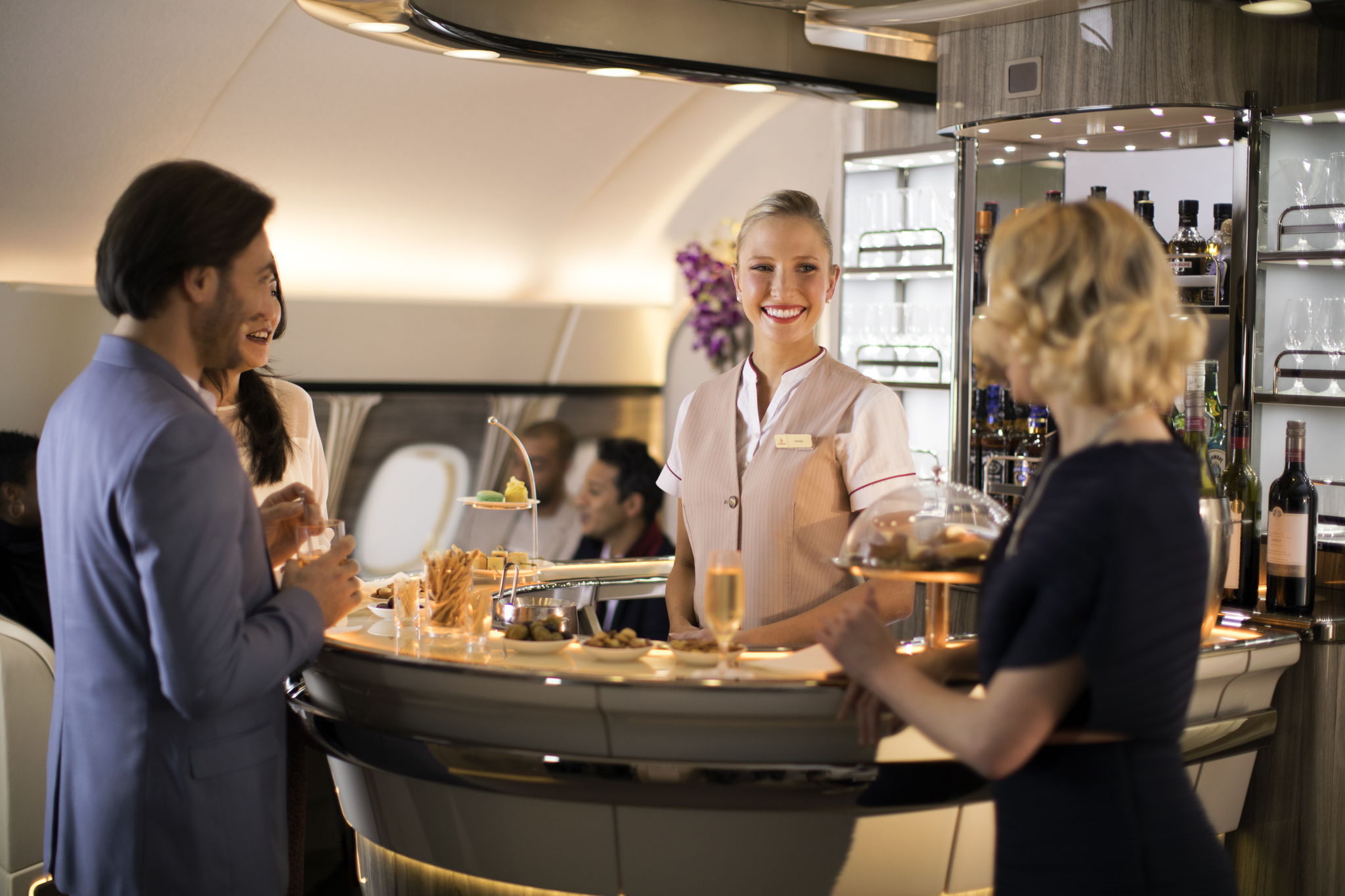 Resultado de imagen para emirates a380 onboard lounge