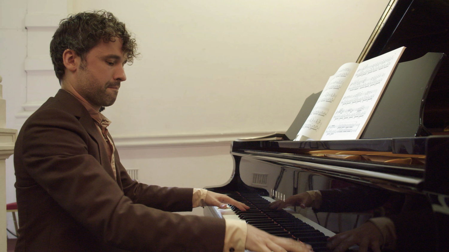 Thomas speelt het hard - (c) VRT