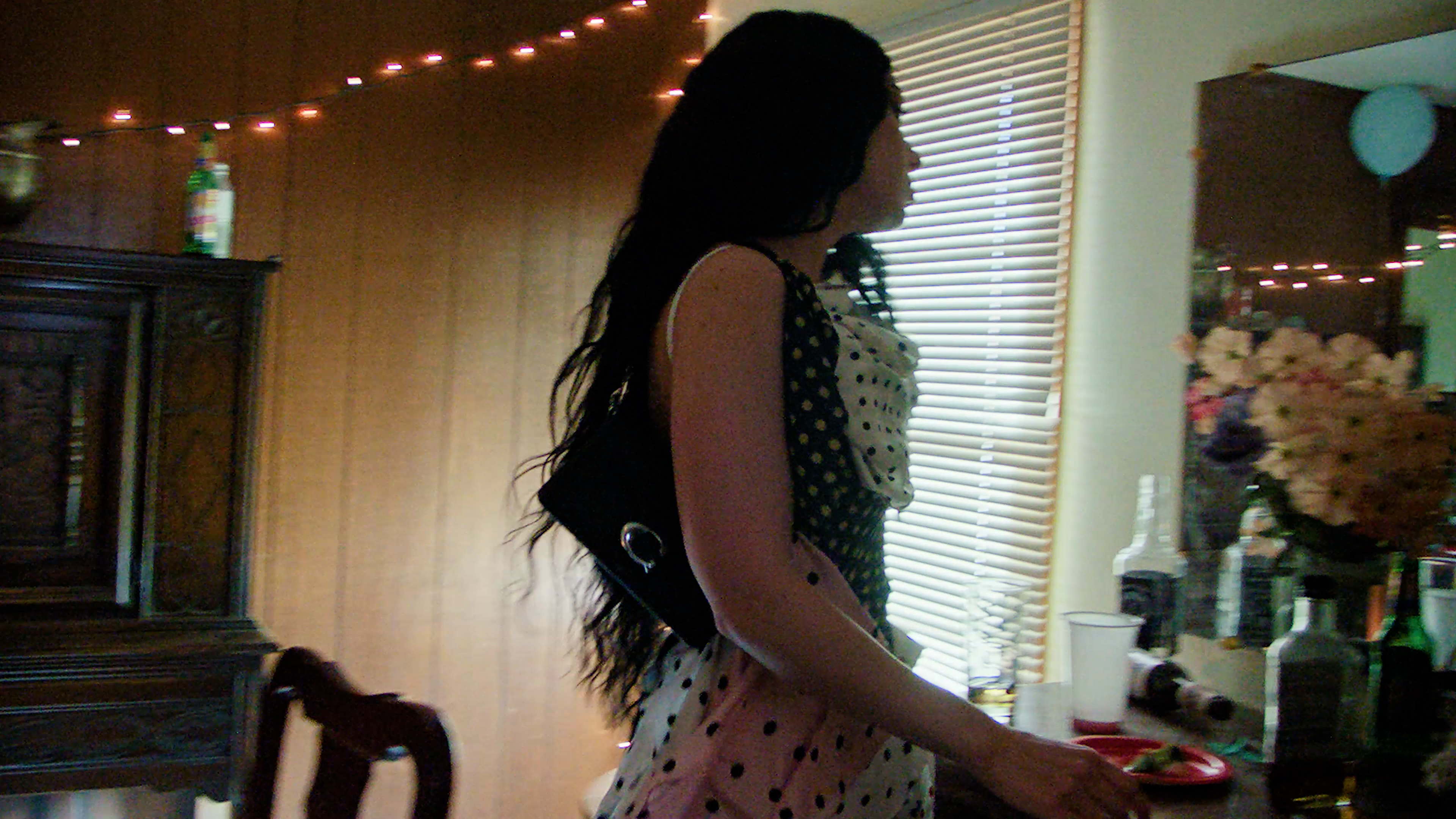 Charli XCX en su más reciente video de “party 4 u”