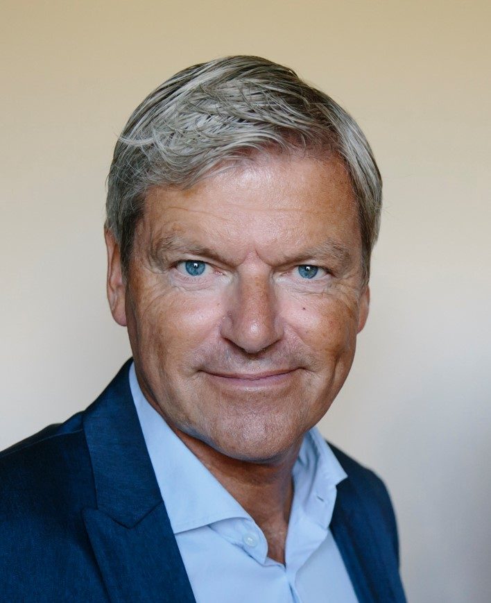 Am 10. Mai präsentiert der Coaching-Experte und Autor sein Buch „Am Ball bleiben“ im Rahmen einer spannenden Talkrunde auf der Hugendubel-Bühne.