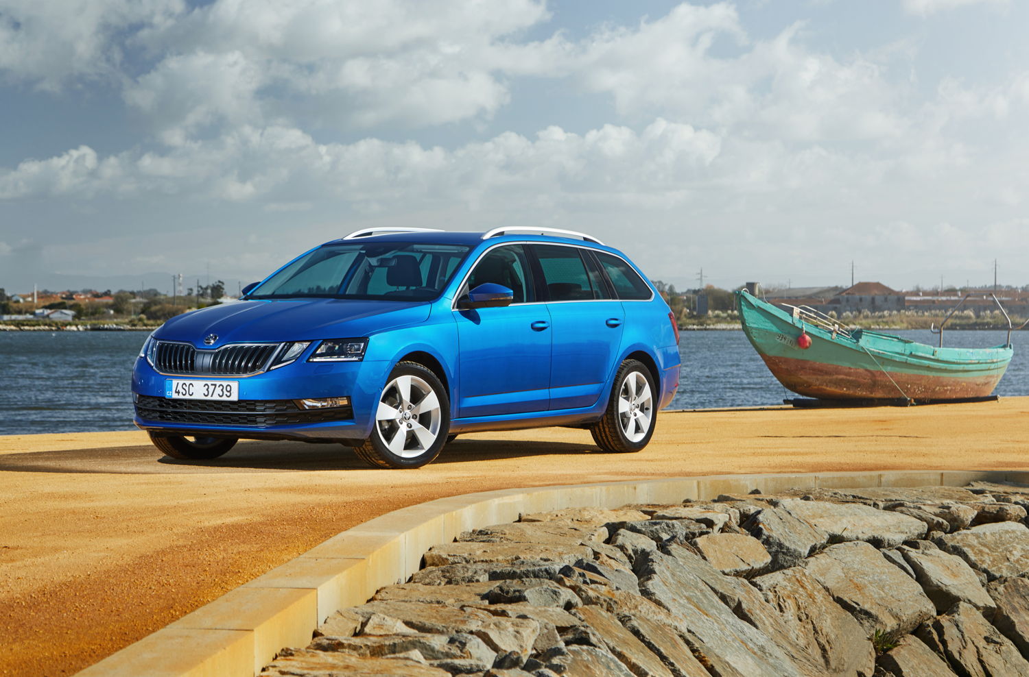 Since the first modern OCTAVIA generation was launched 21 years ago, over five million customers around the world have chosen the compact model from the long-established Czech brand. This makes the OCTAVIA model range one of the most successful in the automotive world.
