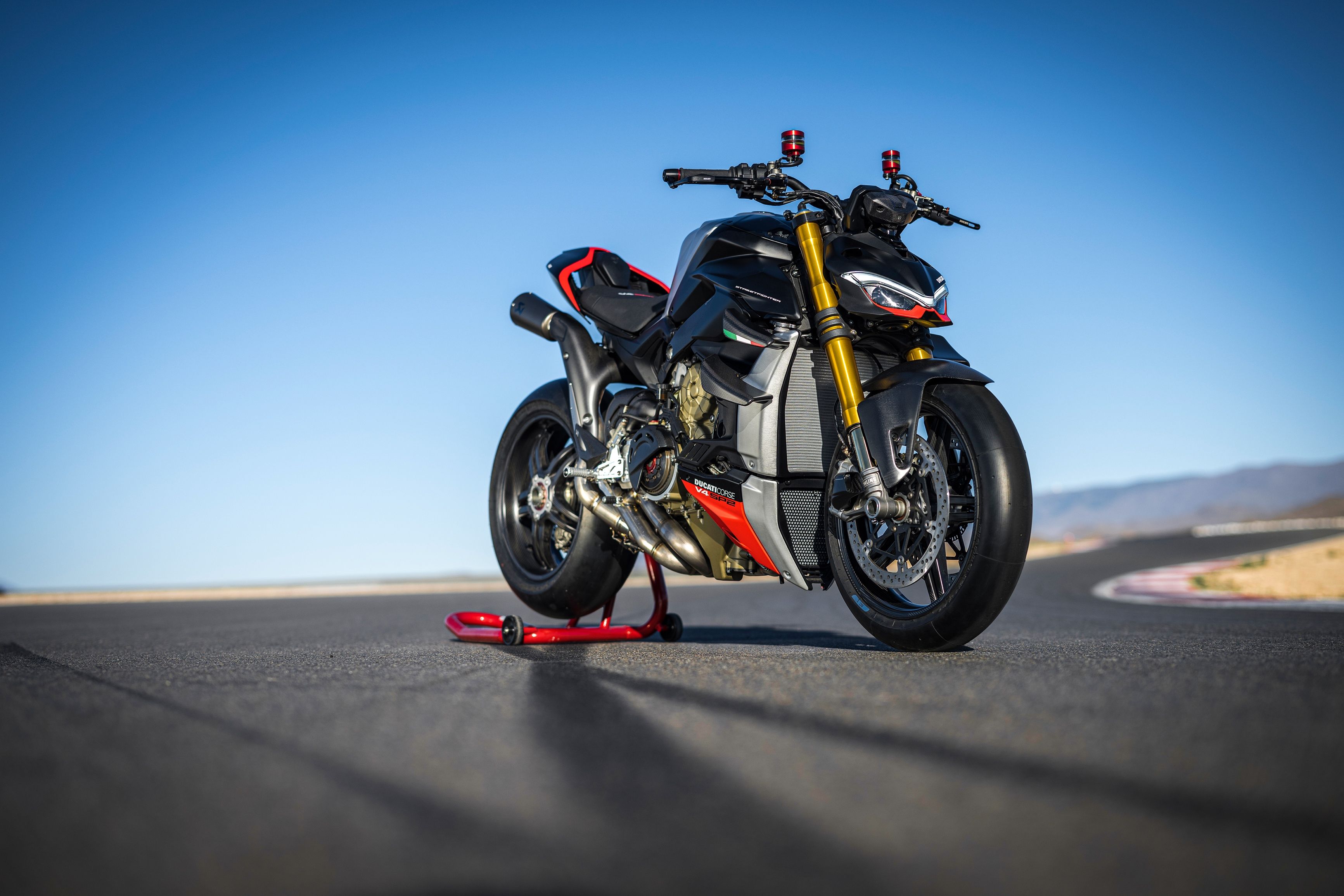 Personnalisez votre expérience de conduite avec le Streetfighter V4 grâce aux accessoires Ducati Performance 
