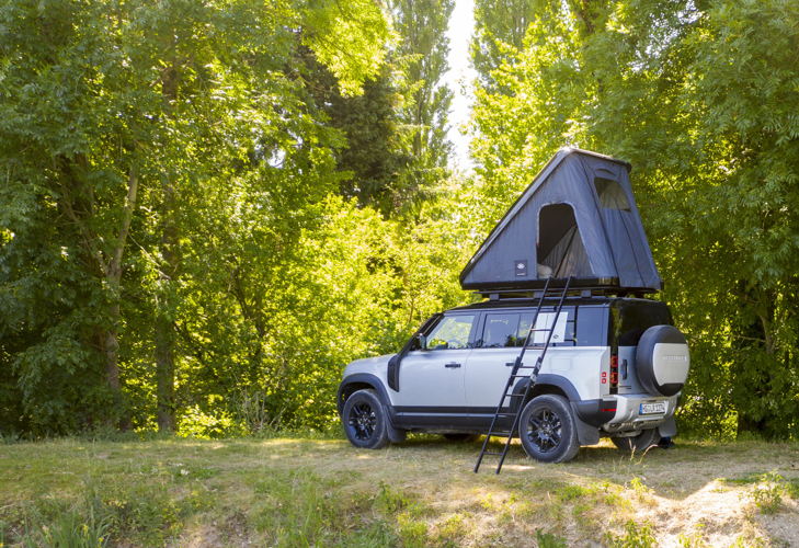Land Rover Defender
camping 
JLR (c)