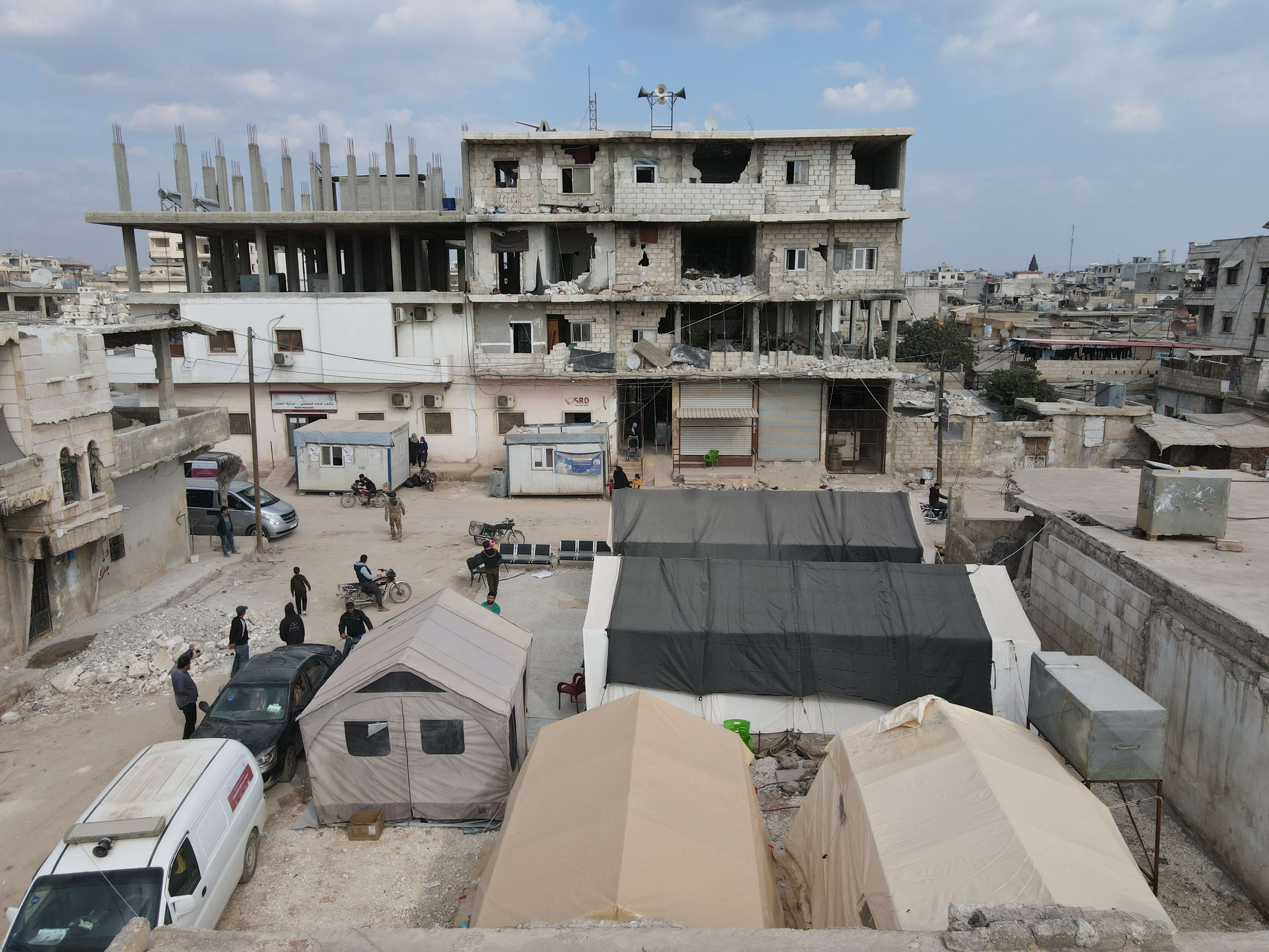 Siria: Dos meses después los terremotos, todos los habitantes de Jindires siguen viviendo fuera de sus casas