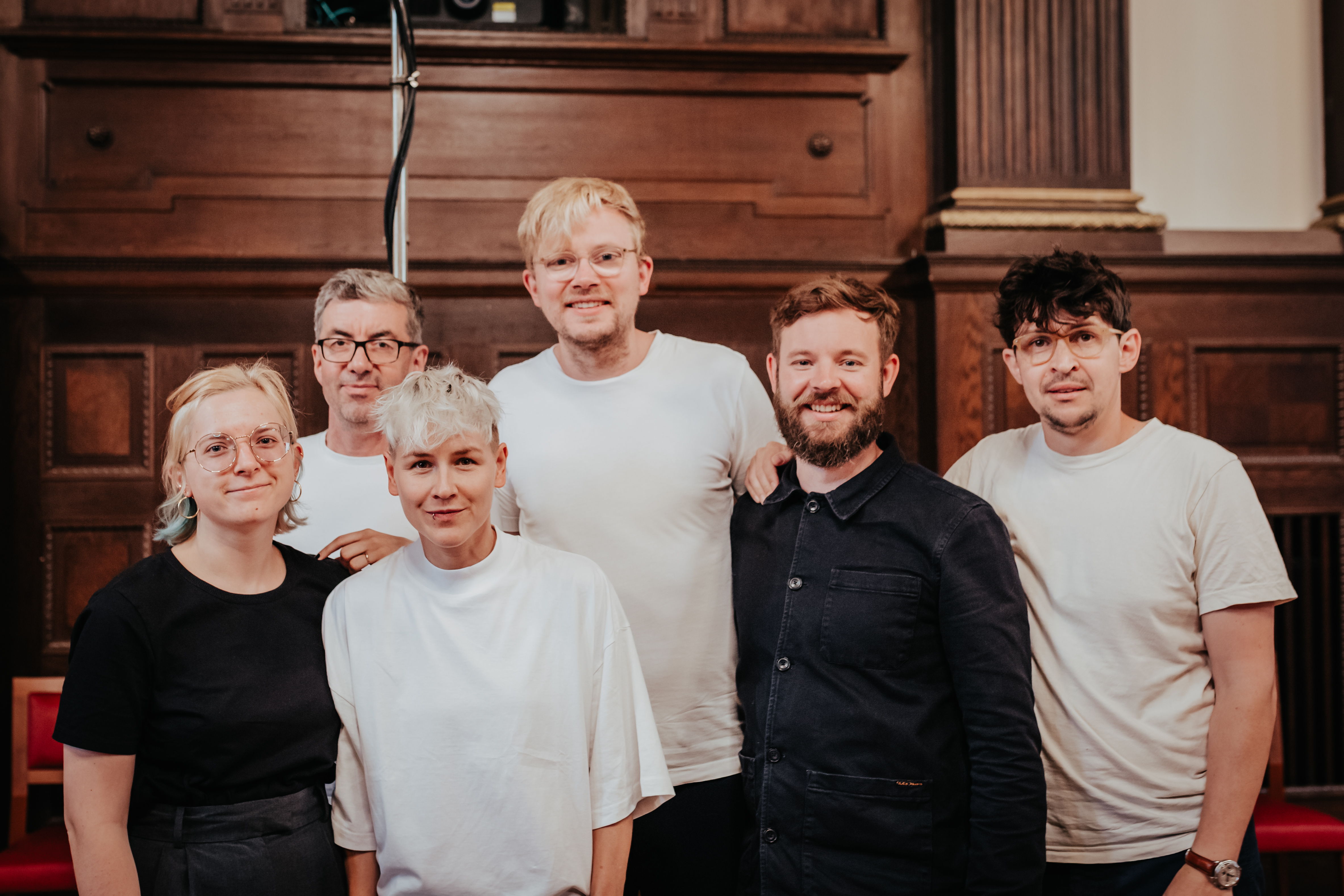 The recording team (from l. to r.): Hannah Schmeise, (3D audio assistance and editing), Florian B. Schmidt (tonmeister), Ann-Christine Bromm (3D audio assistance), Johannes Kares (3D audio assistance), Henrik Oppermann (Artistic Partner and 3D sound engineer), Jonas Ritter (3D audio assistance) ​ ​ Image: bildgeber.de, courtesy of the Mahler Chamber Orchestra
