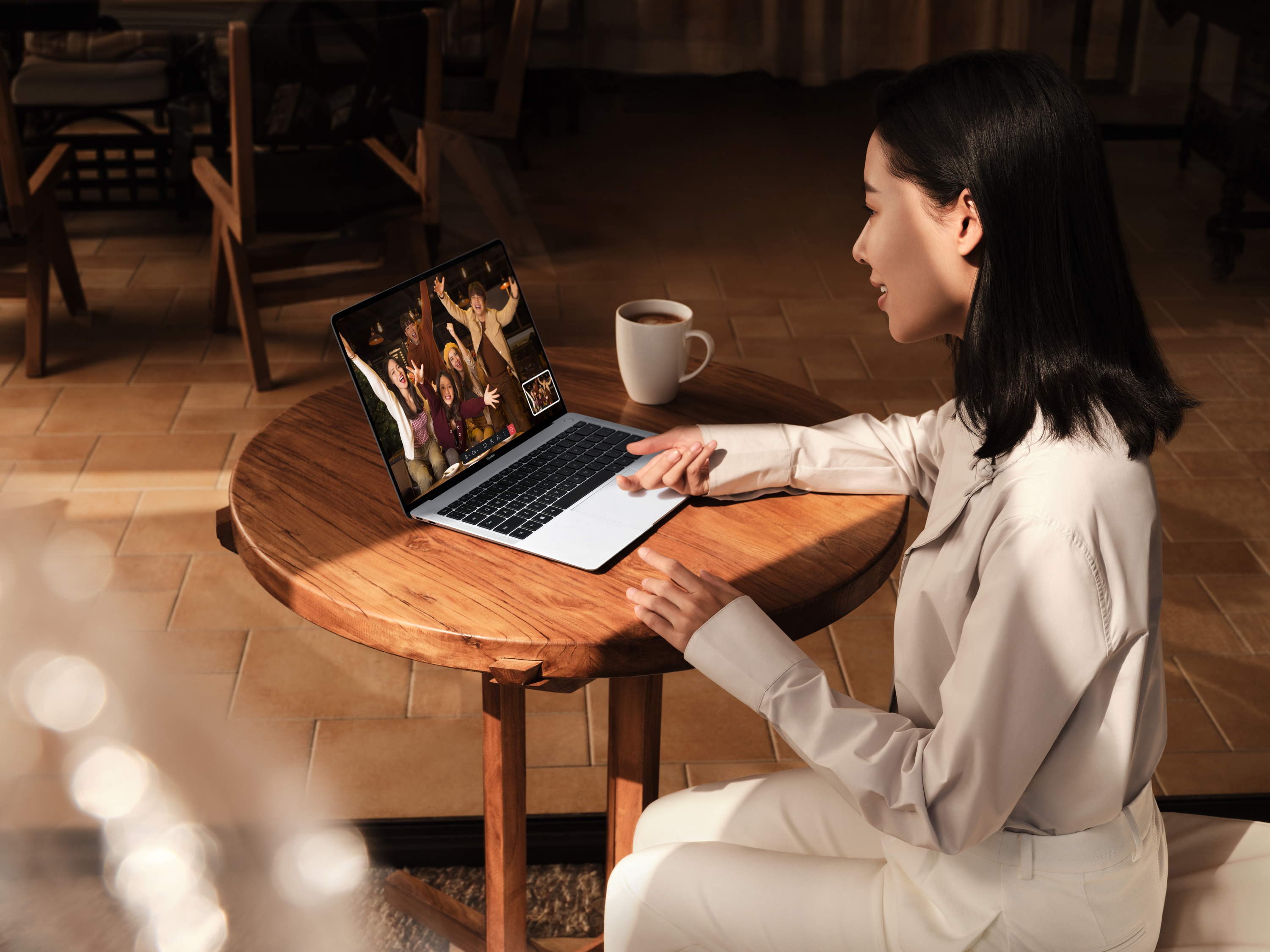 Profesional en todo sentido: así puedes hacer videollamadas profesionales con la HUAWEI MateBook X Pro 2024 