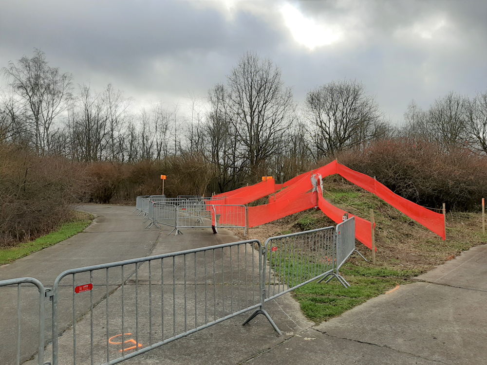 parcours cyclocross in opbouw