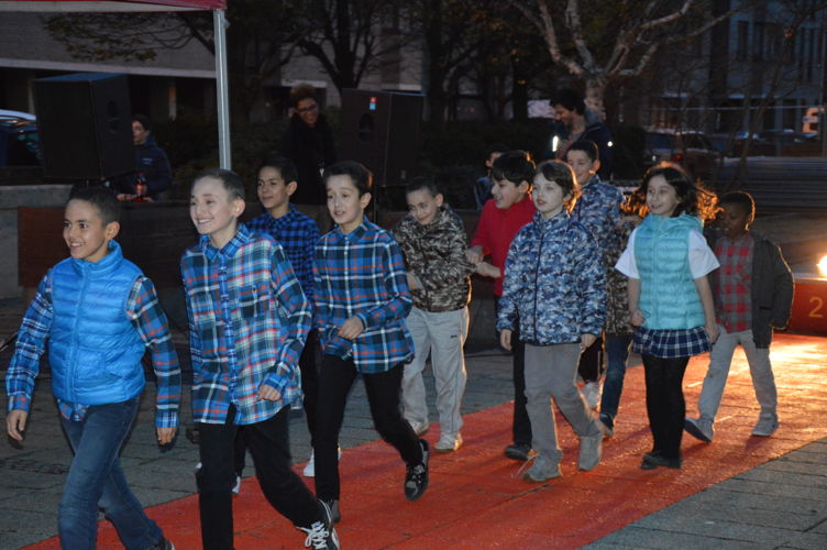 Inhuldiging Heldenplein -  Habbekrats & Uniqlo