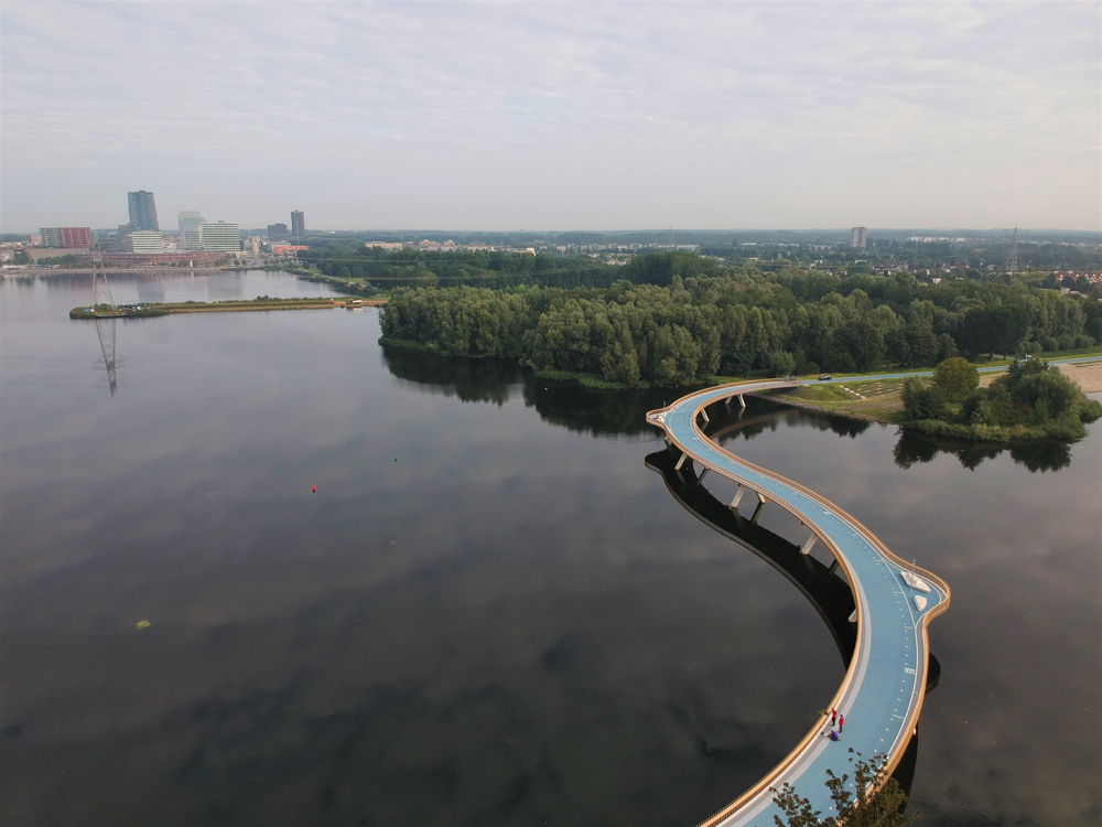 Weerwaterbrug - Skyline Almere (1)