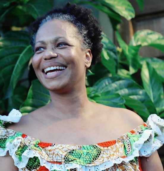 Natalie CLARKE (Antigua et Barbuda), hôte de l'événement