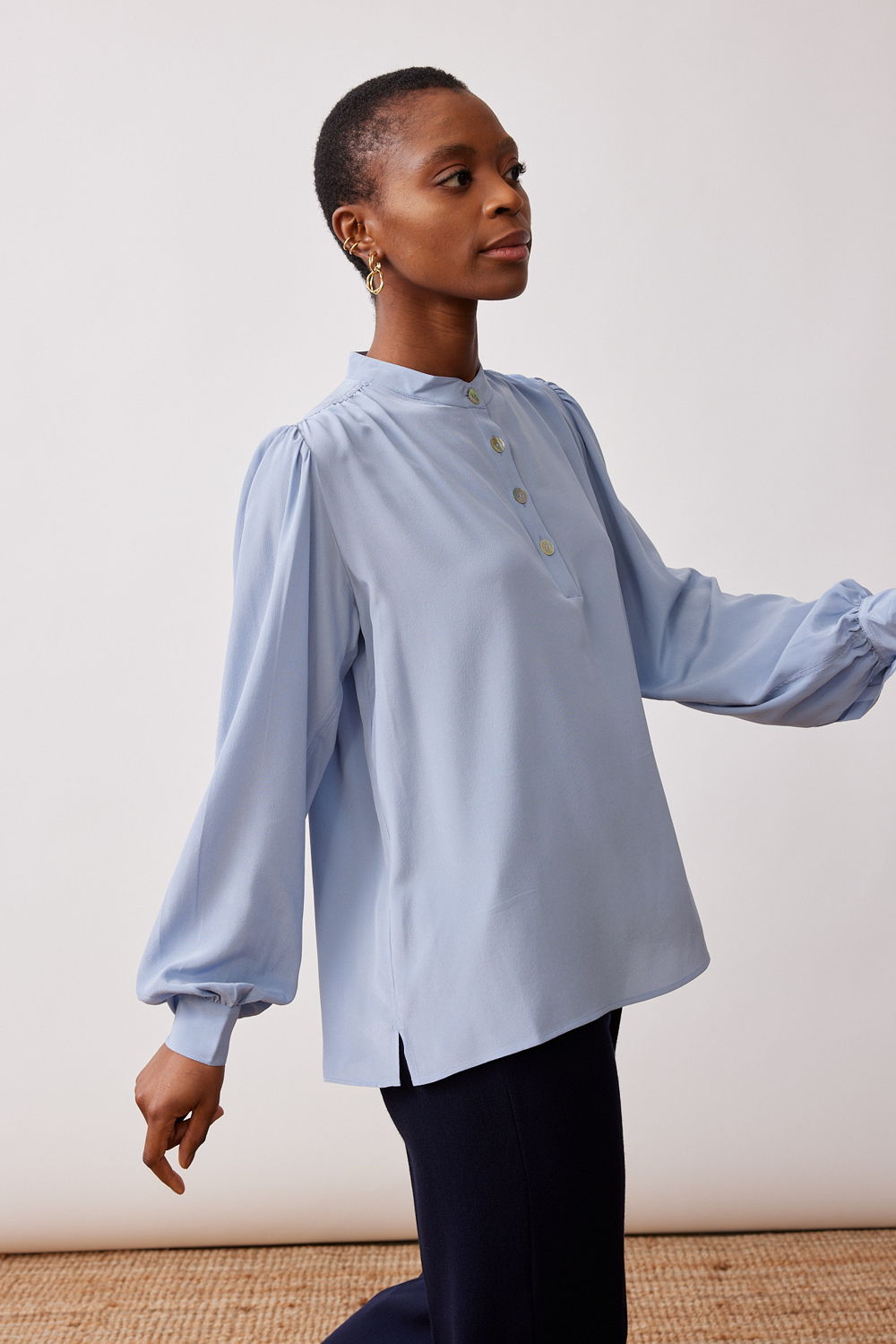 Mardi editions - SS23 - Blouse Pauline Soie Bleu ciel (175€) (1)